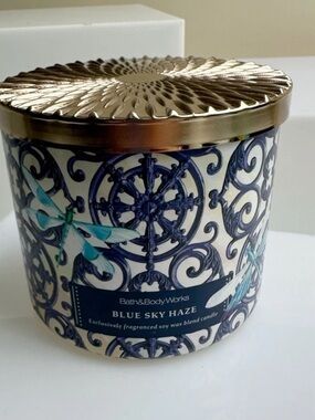 Bath & Body Works “Blue Sky Haze” NWT 3 Wick Candle